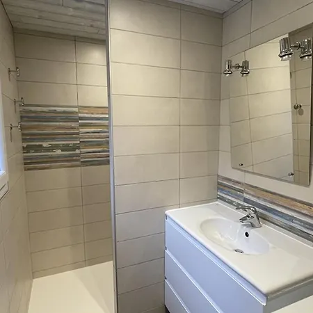 Chalet T4 Ensoleille Avec Jardin, Proche Commerces & Pistes, Navette Gratuite, Equipement Complet - Fr-1-787-38 Laveissiere